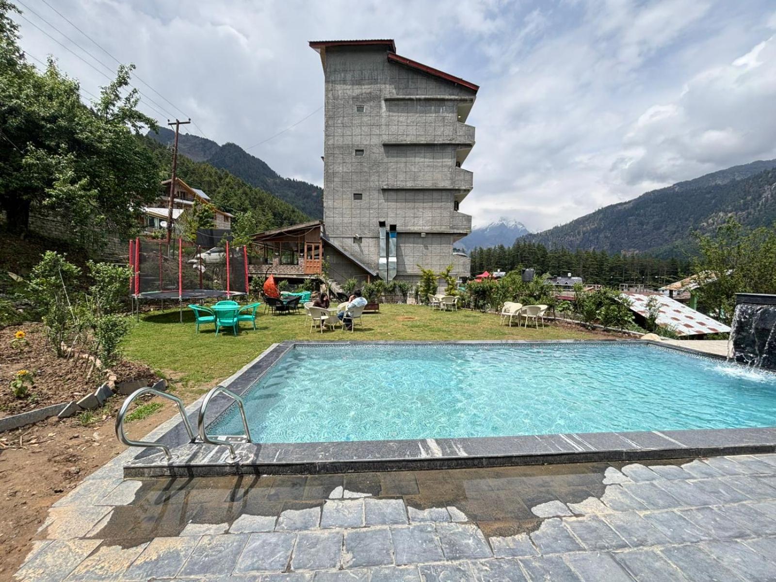 Smuggler Resort By West Western Near To Mall Road & Hadimba Temple # Swimming Pool#Free Pick From Volvo Bus Stand Manāli Esterno foto