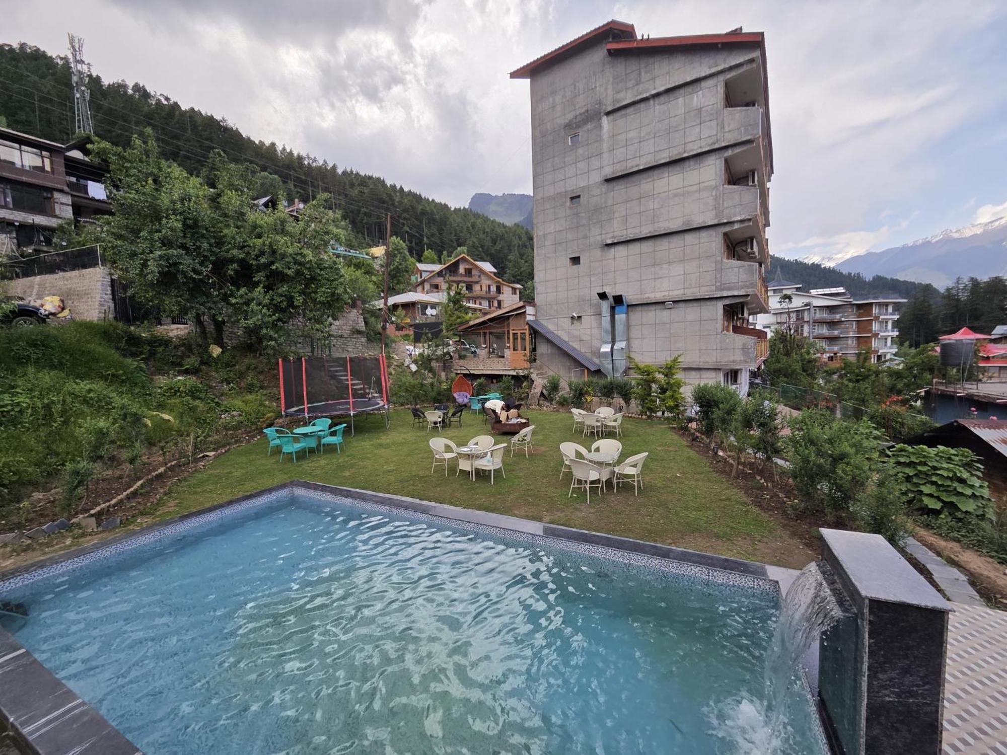 Smuggler Resort By West Western Near To Mall Road & Hadimba Temple # Swimming Pool#Free Pick From Volvo Bus Stand Manāli Esterno foto